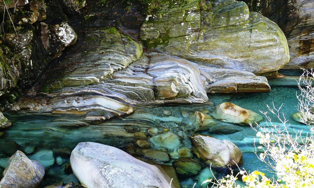 L'immagine attuale non ha un testo alternativo. Il nome del file è: cropped-verzasca-142744_1920.jpg